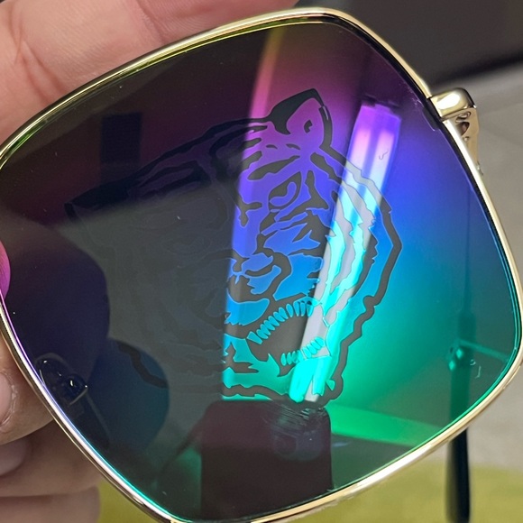 Like New Gucci “Guccify” Tiger Square Sunglasses w/ case and cloth (Unisex) - Picture 3 of 8